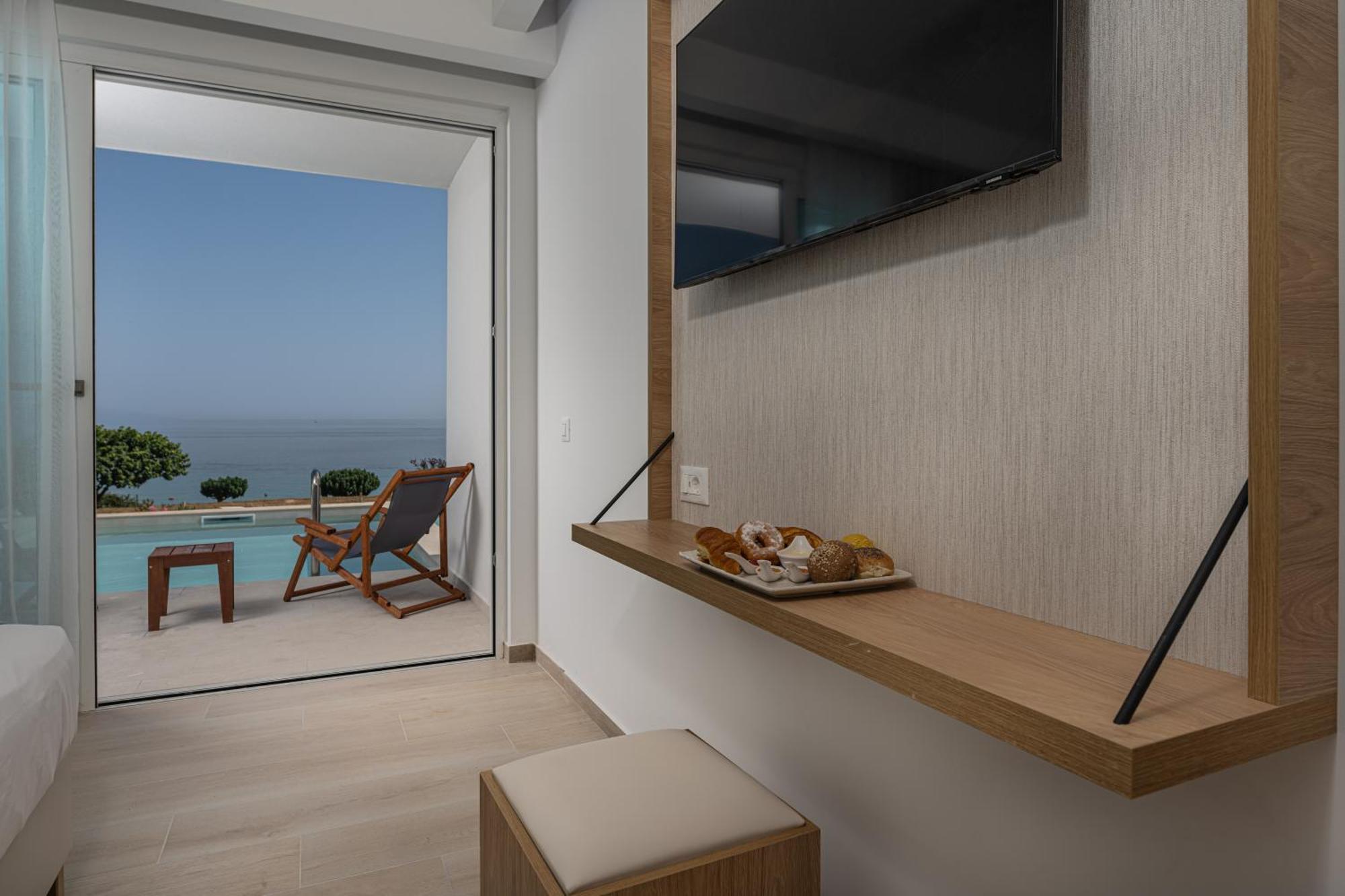 Mirage Bleu Hotel ตรากากิ ภายนอก รูปภาพ