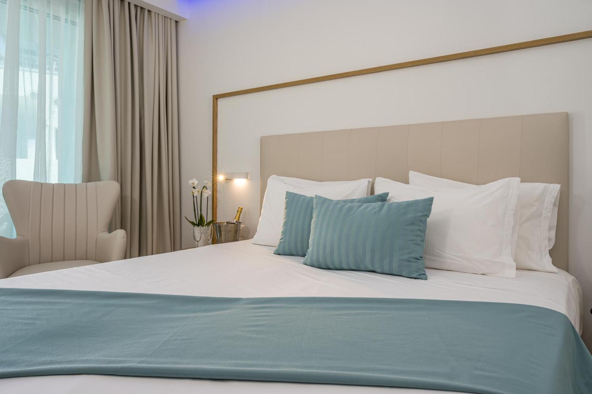 Mirage Bleu Hotel ตรากากิ ภายนอก รูปภาพ