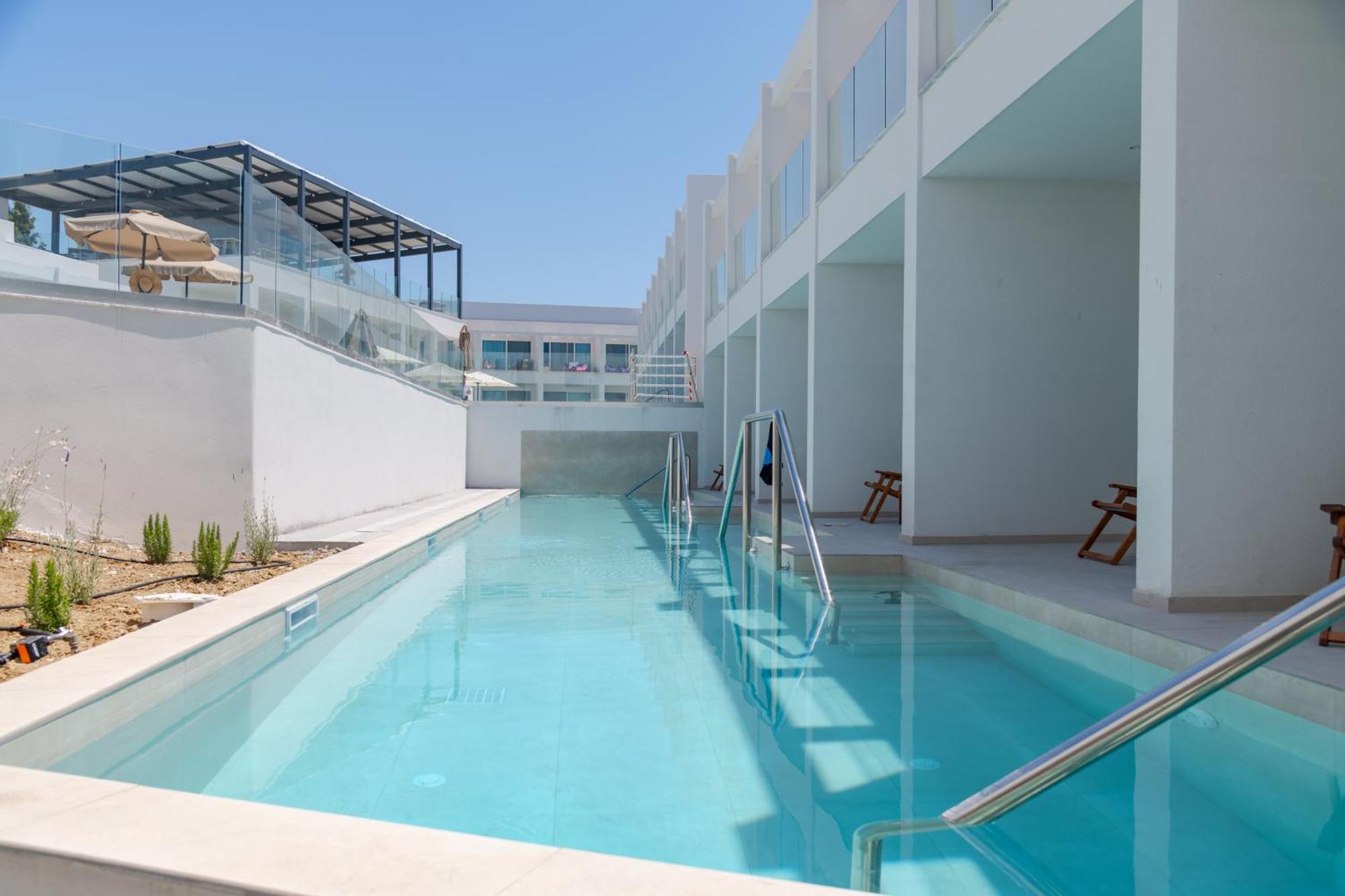 Mirage Bleu Hotel ตรากากิ ภายนอก รูปภาพ
